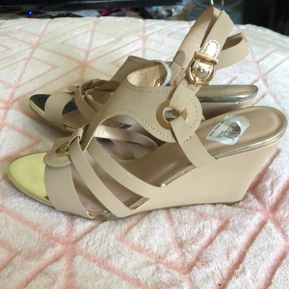 Sandals - Picture 2 of 4